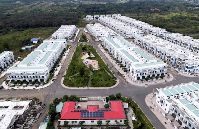 Một cổ phiếu bất động sản tăng trần 13/18 phiên