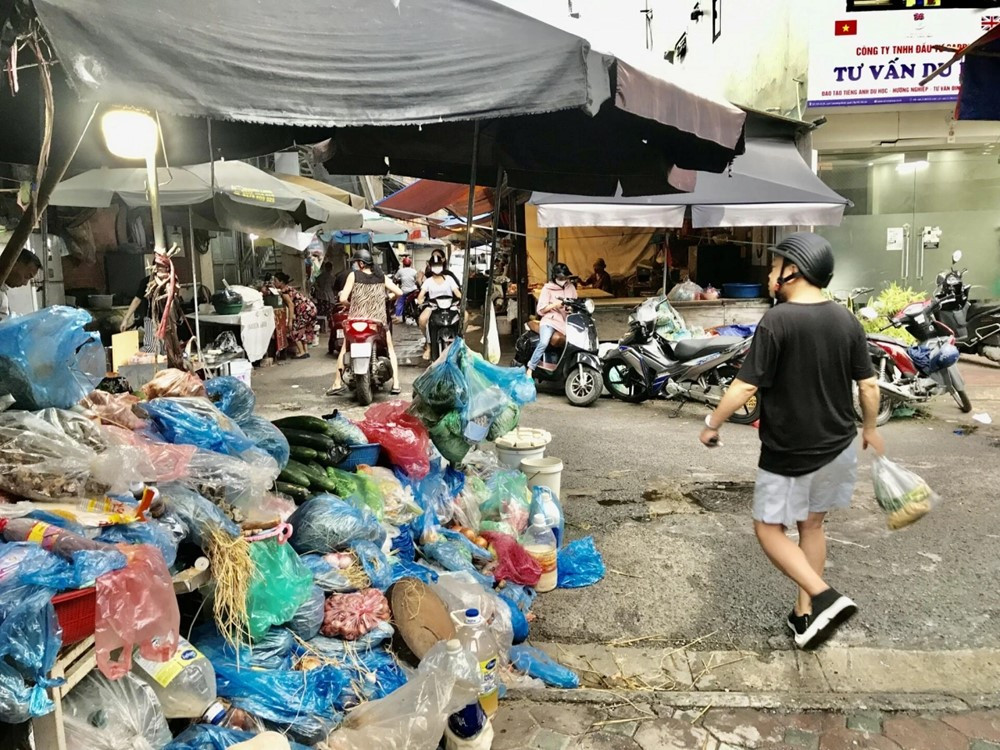 Sắp tới, các chợ, cửa hàng tiện lợi ở Hà Nội không được lưu hành và sử dụng sản phẩm này - ảnh 1