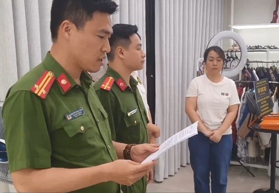 Khám xét khẩn cấp, bắt chủ shop online Nguyễn Thị Thu Hương - ảnh 1