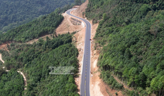 Cung đường 3.700 tỷ mở lối đến hồ nước ngọt tự nhiên lớn nhất cả nước và lọt top thế giới, thời gian giảm 1 nửa- Ảnh 1.
