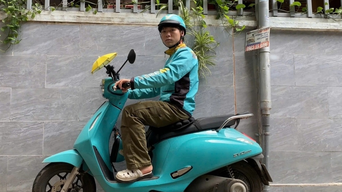 Tốt nghiệp loại Giỏi ngành IT ĐH Công nghiệp Hà Nội vẫn chạy xe ôm công nghệ: Thu nhập nửa triệu/ngày, nói thẳng quan điểm khi bị người quen bắt gặp