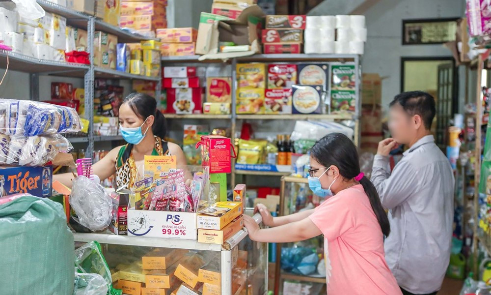Công an phát cảnh báo đến các cửa hàng kinh doanh - ảnh 2