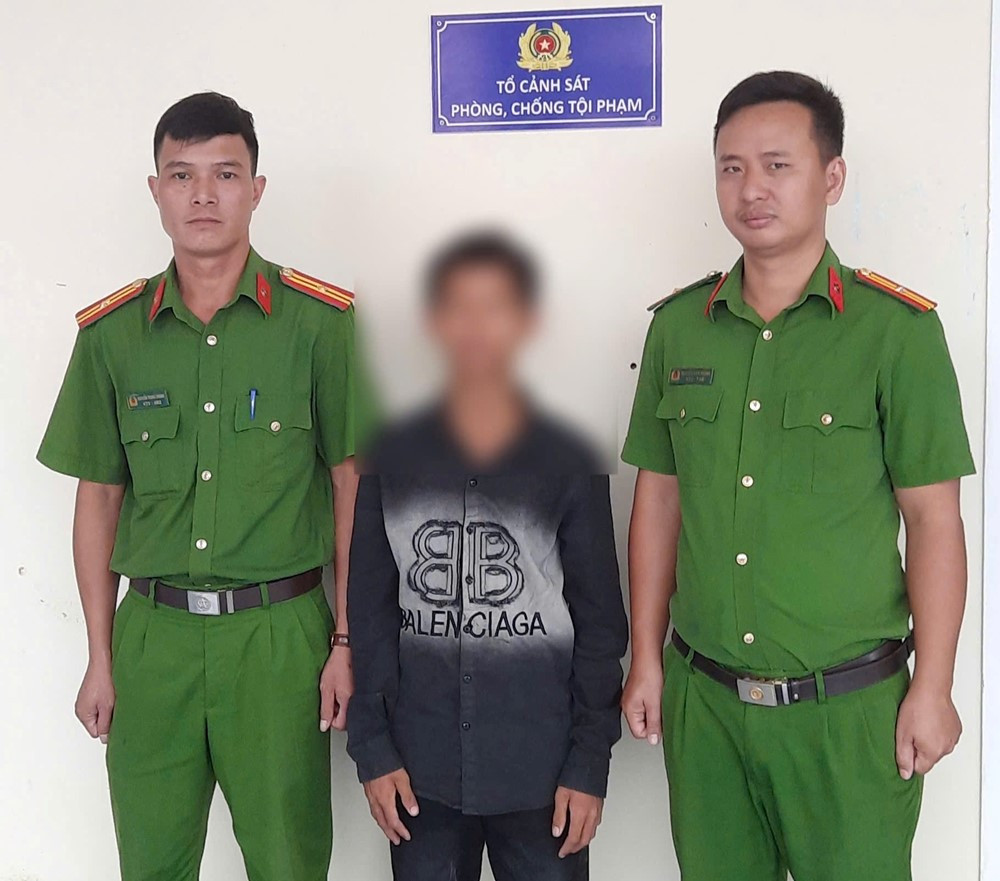 Công an phát cảnh báo đến các cửa hàng kinh doanh - ảnh 1