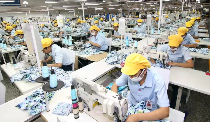 Ngành dệt may nền kinh tế số 1 Đông Nam Á lâm nguy vì ông Trump áp thuế cao: 70.000 người thất nghiệp, mất lợi thế vào tay Việt Nam - ảnh 1