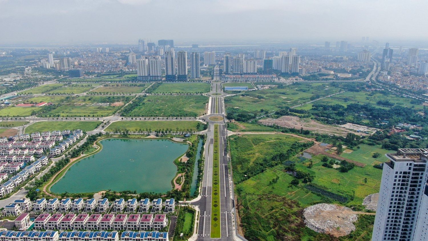 Đất nền sốt chóng vánh sau 'sóng' sáp nhập- Ảnh 1. Đất nền sốt chóng vánh sau 'sóng' sáp nhập- Ảnh 1.