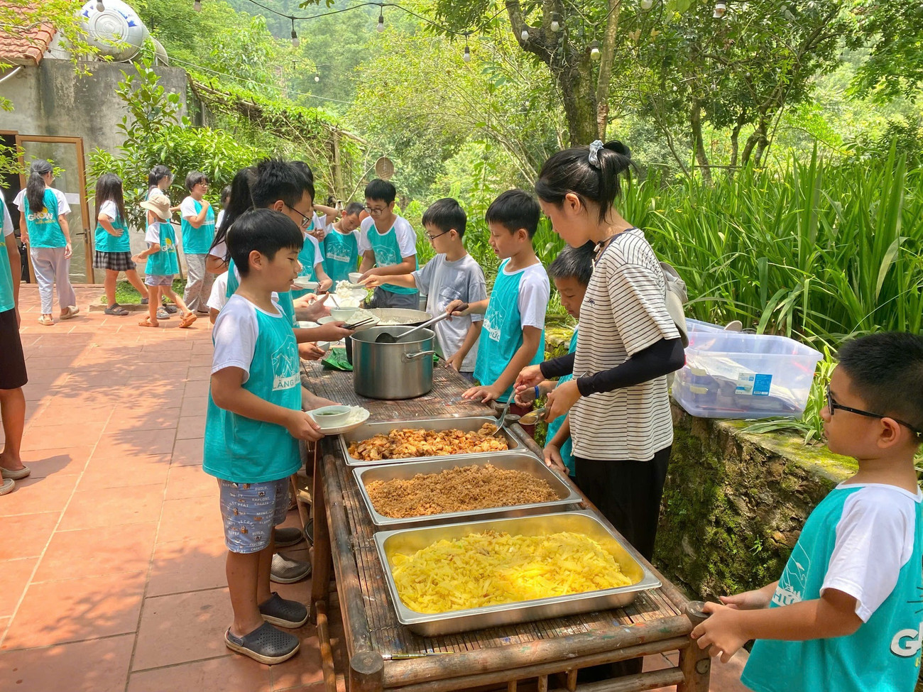 Khung cảnh sinh hoạt ở Làng Háo Hức. 515728363-24276560838635969-1833674569650474952-n.jpg