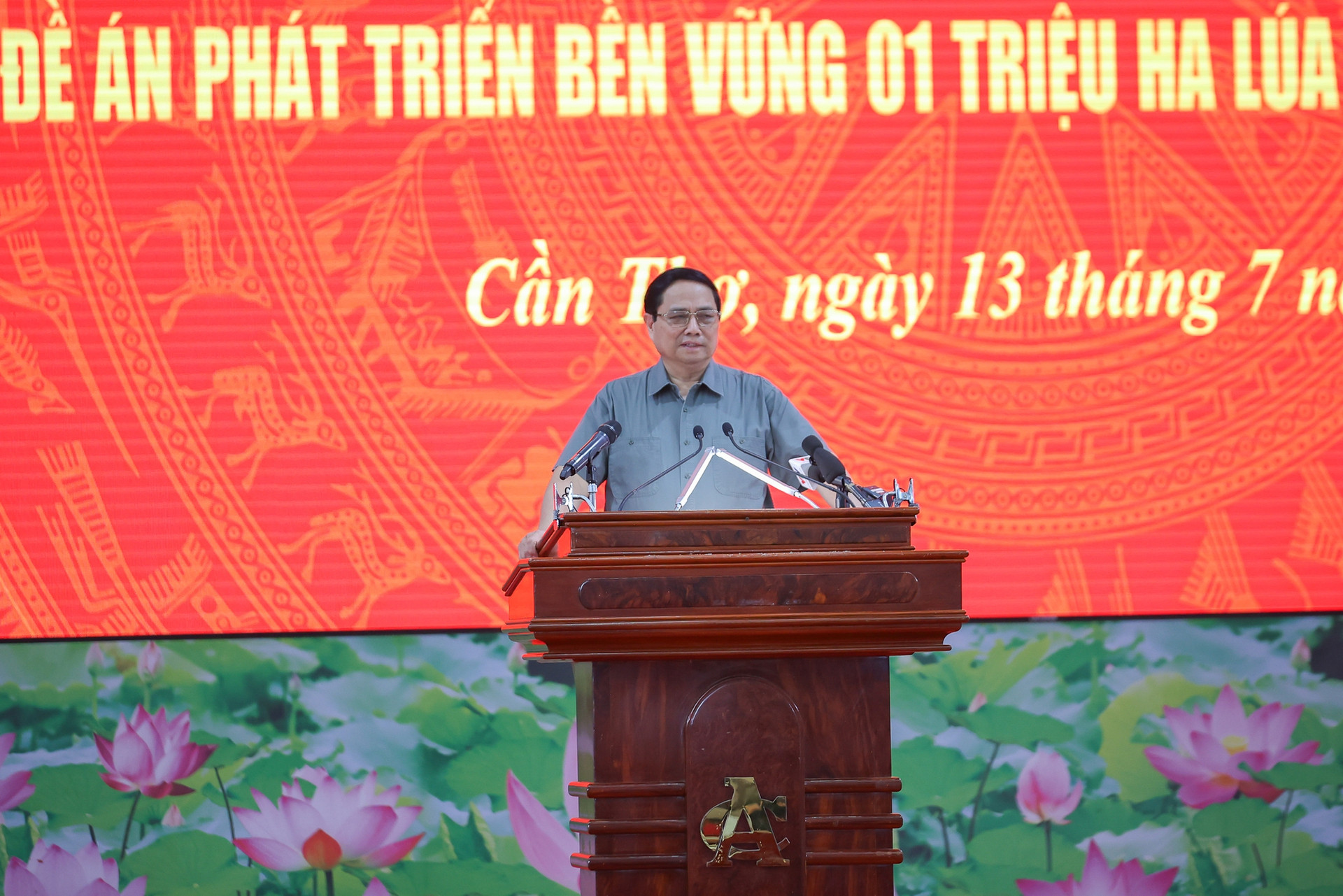 Thủ tướng chủ trì hội nghị với ĐBSCL về 3 nội dung quan trọng- Ảnh 1. Thủ tướng chủ trì hội nghị với ĐBSCL về 3 nội dung quan trọng- Ảnh 1.
