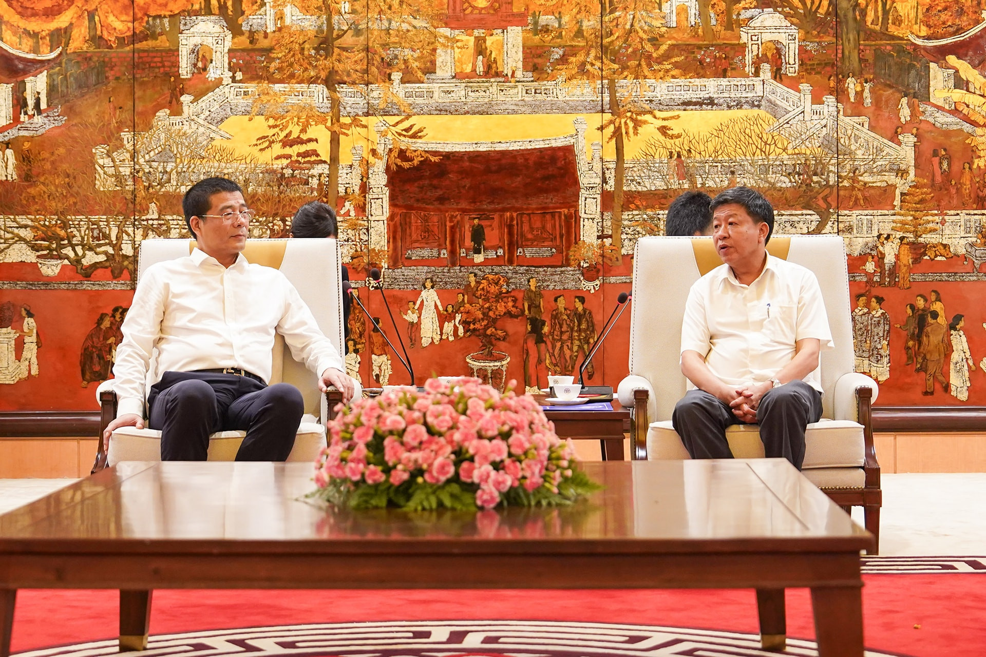 Hình ảnh tại buổi làm việc. Nguồn ảnh: Báo Hanoimoi Hình ảnh tại buổi làm việc. Nguồn ảnh: Báo Hanoimoi