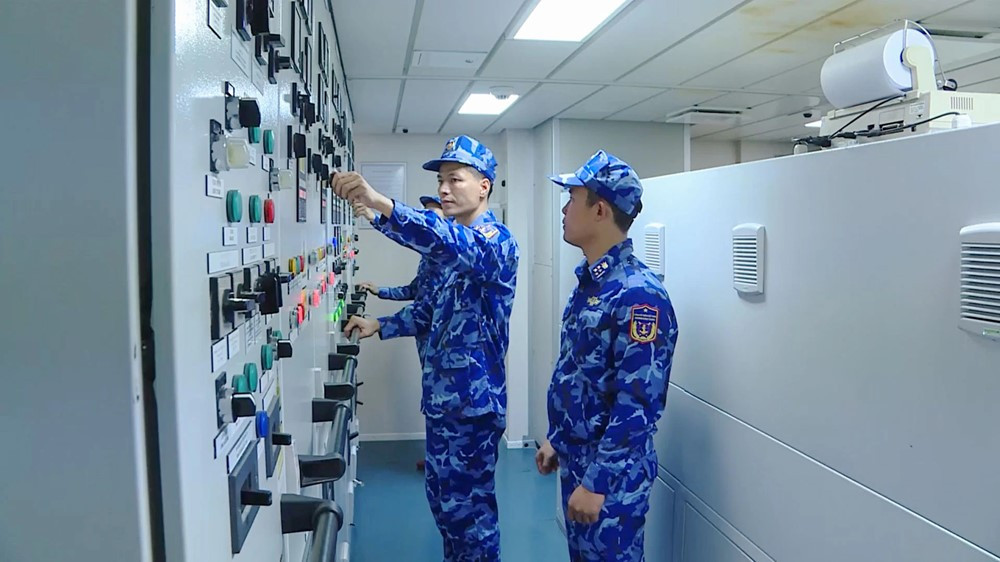 Tàu hiện đại của Cảnh sát biển Việt Nam sẽ tham gia diễu binh trên biển dịp Quốc khánh 2/9: Dài hơn 90m, có sân đỗ cho máy bay trực thăng - ảnh 3