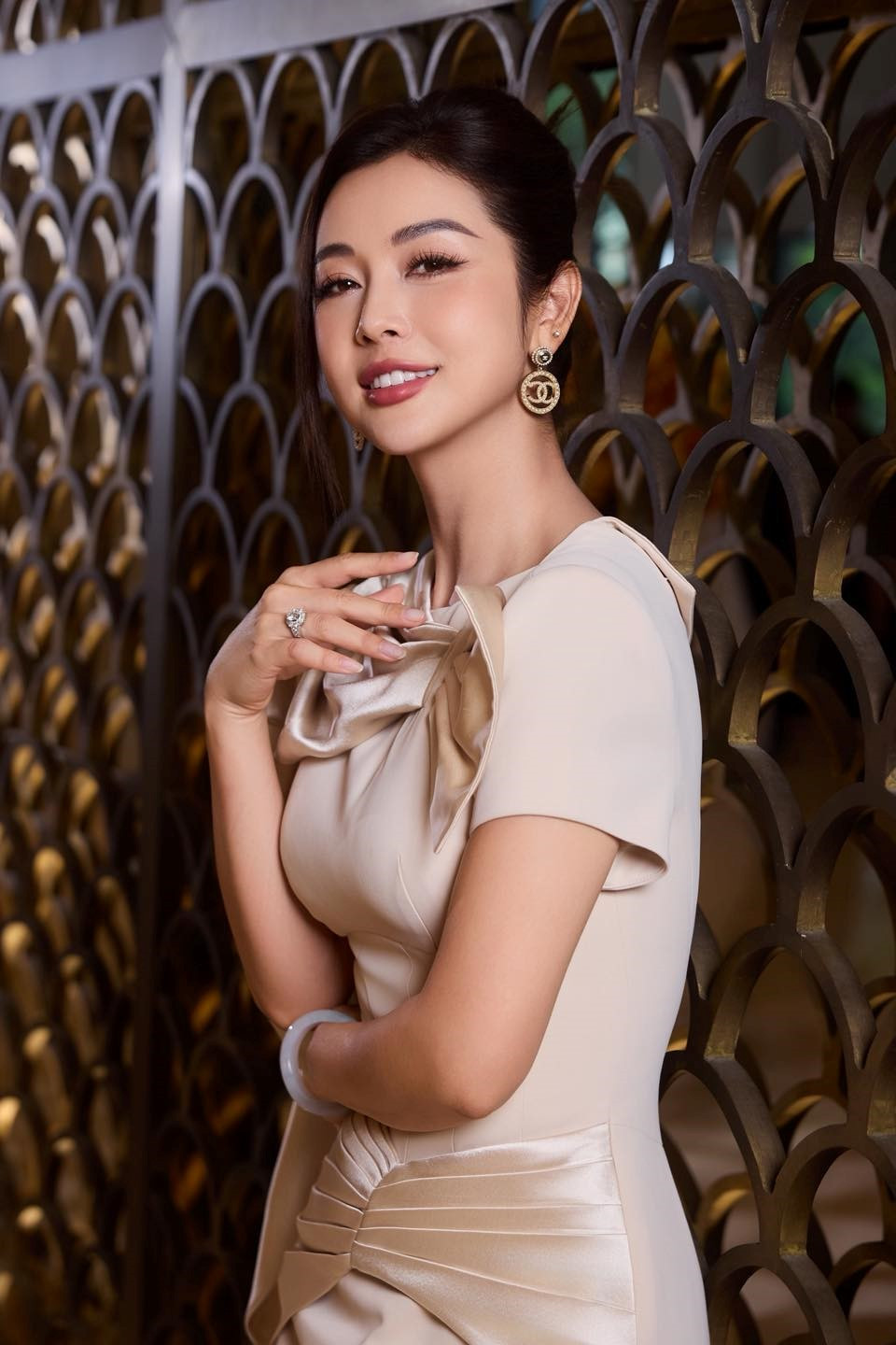 Hoa hậu là cháu dâu Chủ tịch Tập đoàn nghìn tỷ, 40 tuổi sinh 4 con vẫn đẹp mướt mắt, được chồng doanh nhân yêu chiều - ảnh 1