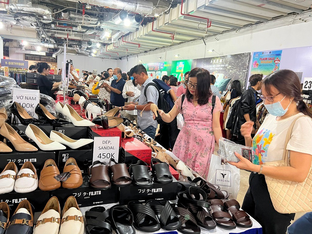 TPHCM hiện có hơn 14 triệu dân, là cơ hội vàng của thị trường bán lẻ khuyen-mai-uyen-phuong-1.jpg