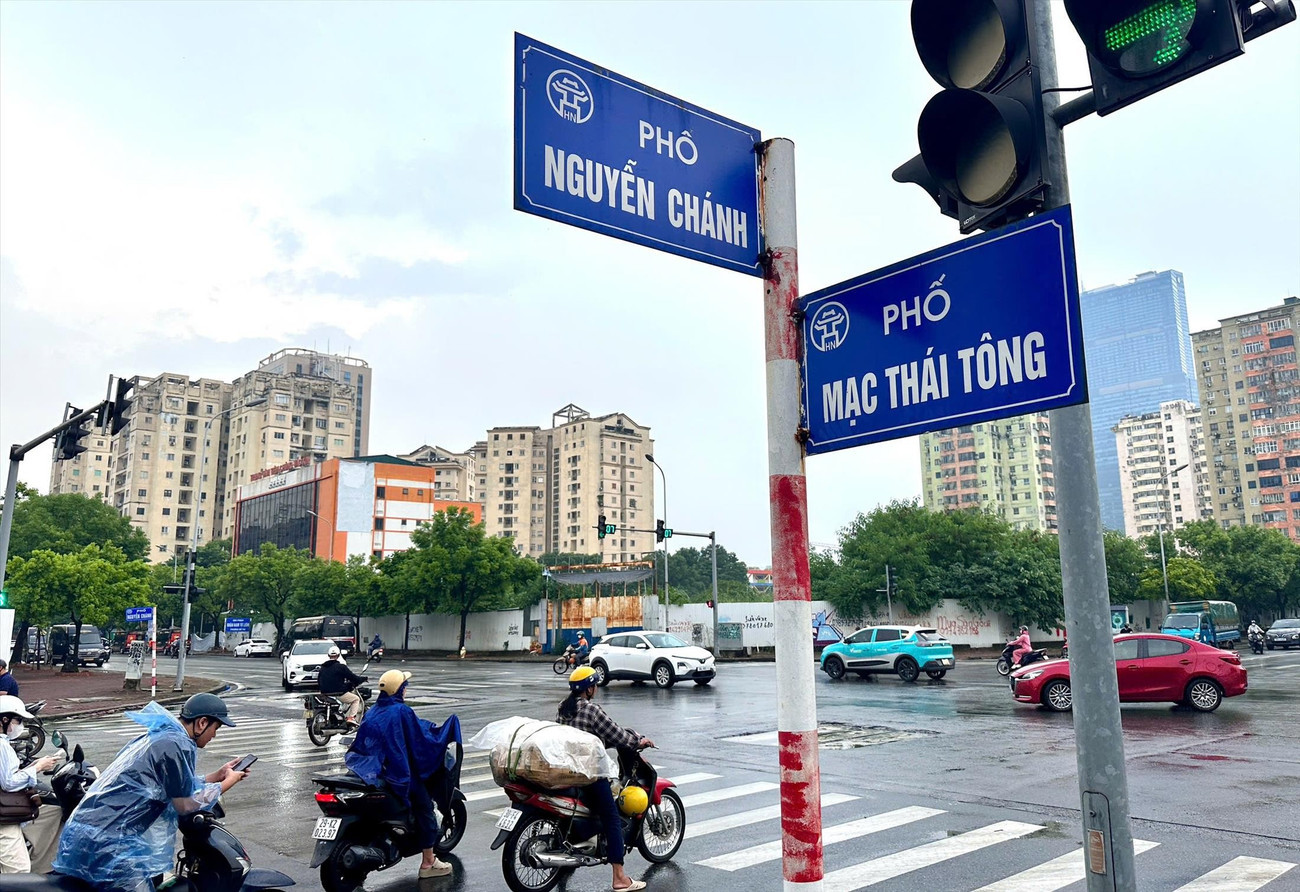 Các nhà khoa học từng đề xuất Hà Nội sớm lập ngân hàng dữ liệu tên phố, tên đường. Ảnh: NHƯ Ý 8b785f2822cc9492cddd.jpg