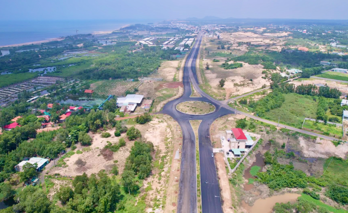 Tuyến đường hơn 7.000 tỷ băng qua đầm lầy ven biển kết nối TP. HCM - Lâm Đồng tăng tốc về đích- Ảnh 2. Tuyến đường hơn 7.000 tỷ băng qua đầm lầy ven biển kết nối TP. HCM - Lâm Đồng tăng tốc về đích- Ảnh 2.