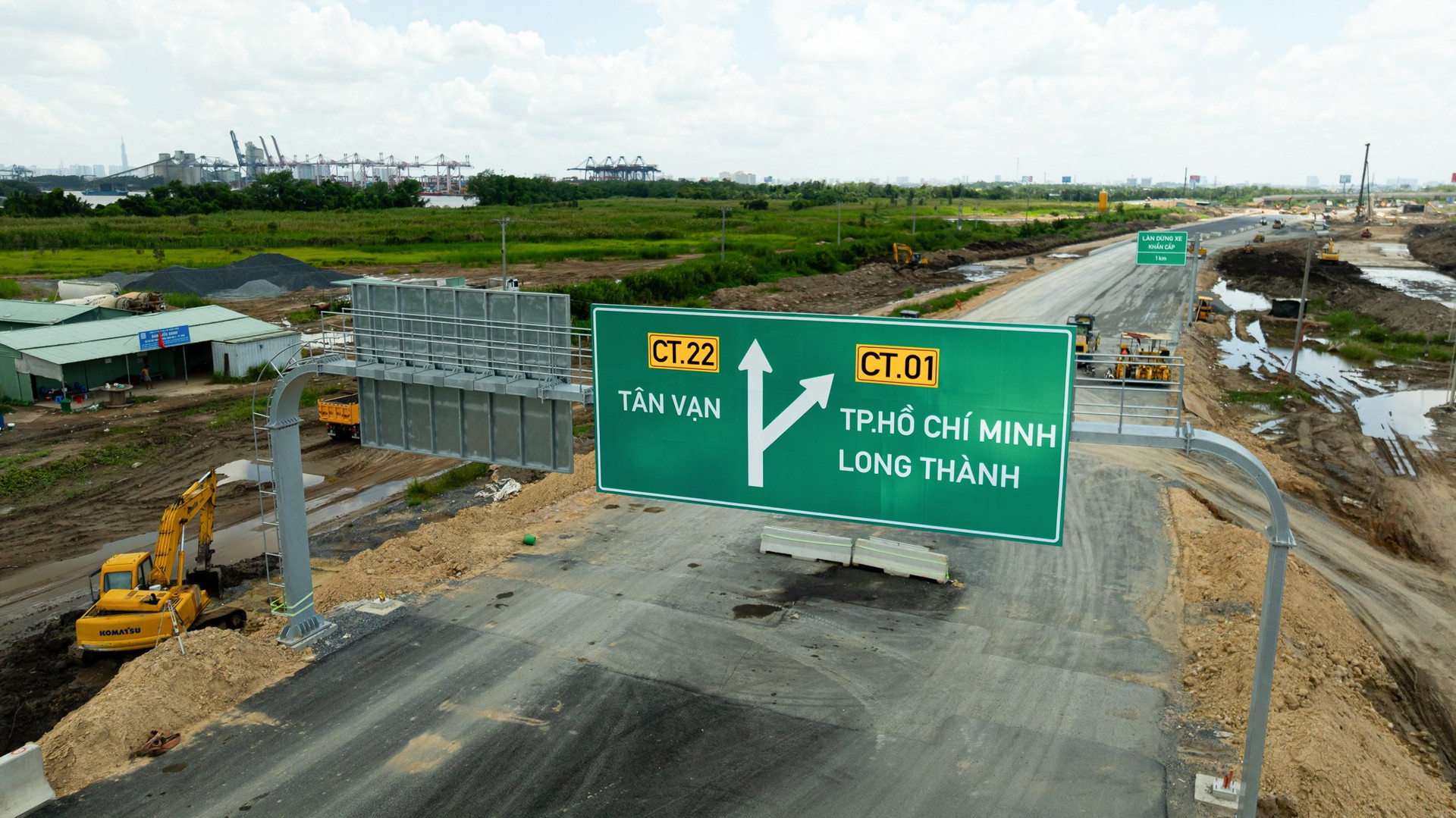 Chỉ một tháng nữa, sẽ thông xe cây cầu lớn nhất trên trục huyết mạch 75.000 tỷ, phá thế cô lập loạt dự án- Ảnh 4. Chỉ một tháng nữa, sẽ thông xe cây cầu lớn nhất trên trục huyết mạch 75.000 tỷ, phá thế cô lập loạt dự án- Ảnh 4.