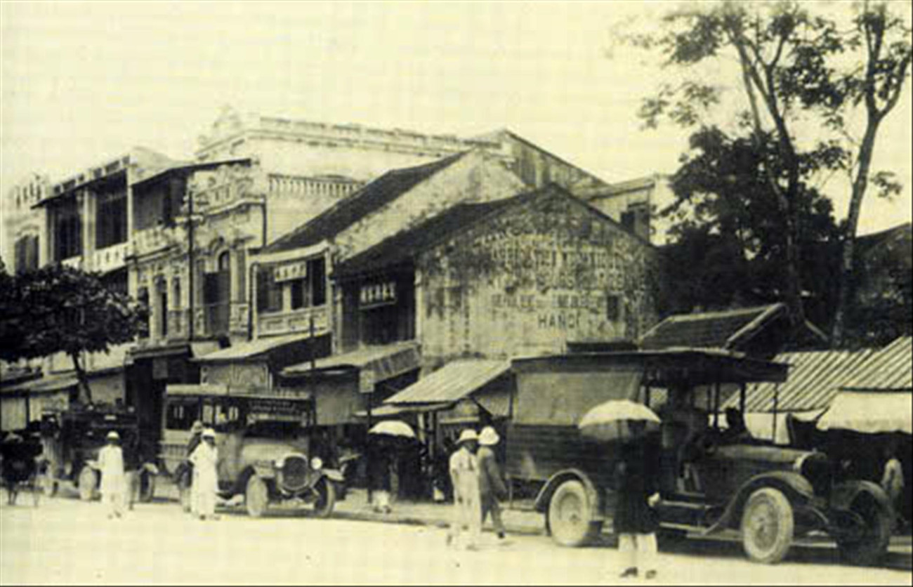 Phố Hàng Lọng, thời Pháp gọi là đường Quan Lộ (route Mandarine). Ảnh: BTLSVN pho-hang-long-thoi-phap-goi-la-duong-quan-lo.jpg