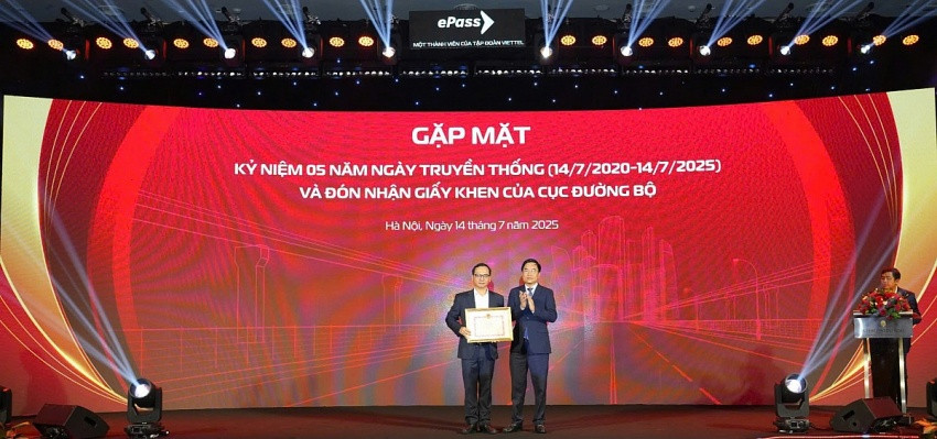 Viettel được Bộ Quốc phòng tặng món quà vô giá sau cột mốc phục vụ 1 tỷ lượt xe bằng công nghệ 'không sao chép'