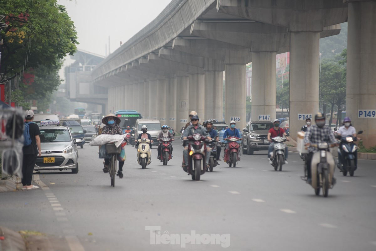 Từ ngày 1/7/2026 Hà Nội sẽ là địa phương đầu tiên nói không với xe máy chạy xăng trong khu vực vành đai 1. Ảnh: Lộc Liên. chuan-bi-kiem-soat-khi-thai-o-to-xe-may.jpg