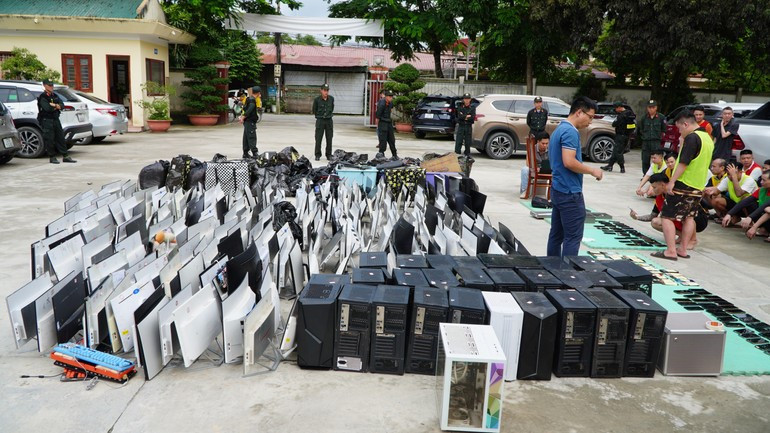 Bắt 31 người Việt tham gia lừa đảo tại đặc khu Tam Giác Vàng, thu giữ 233 điện thoại di động, hơn 300 máy tính máy tính, hàng nghìn sim - ảnh 2