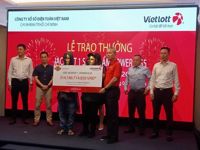 Những người dân bỗng thành tỷ phú nhờ giải độc đắc kỷ lục của Vietlott - ảnh 2
