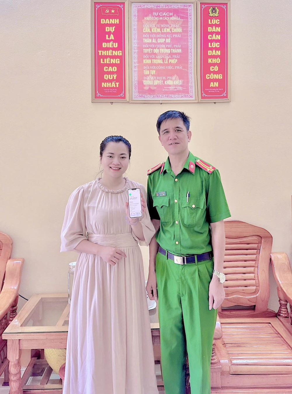 Nhận được 200 triệu đồng từ tài khoản lạ, chị Thảo bảo lưu rồi báo ngân hàng, công an lập tức vào cuộc - ảnh 1