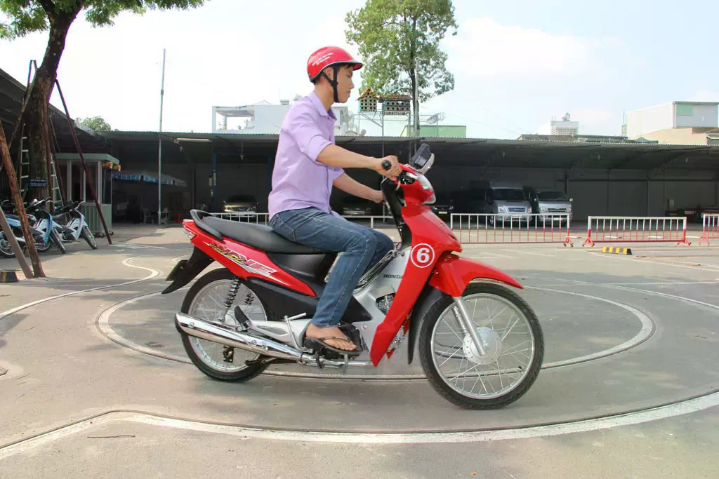 Học viên tham gia khóa đào tạo lái xe. Ảnh: BLA1. sap-co-quy-dinh-moi-voi-nguoi-hoc-bang-lai-xe-may.jpg