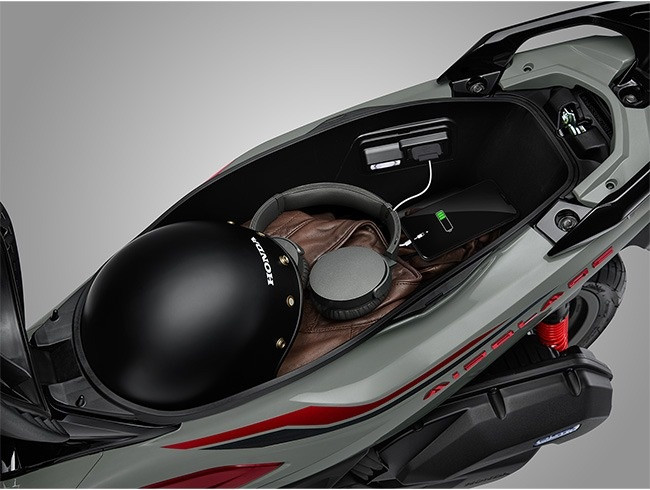 Honda Air Blade 2025 điều chỉnh giá bán ‘rẻ như cho’: Ngoại hình ấn tượng, trang bị hiện đại cùng khả năng vận hành ổn định