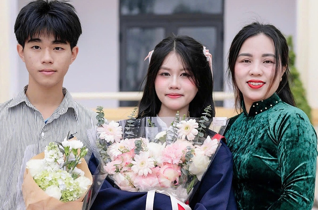 Nữ Thủ khoa duy nhất khối C00 toàn quốc 2025 thổ lộ cảm xúc khi biết điểm, sẽ nối nghiệp mẹ, theo đuổi công việc cao quý