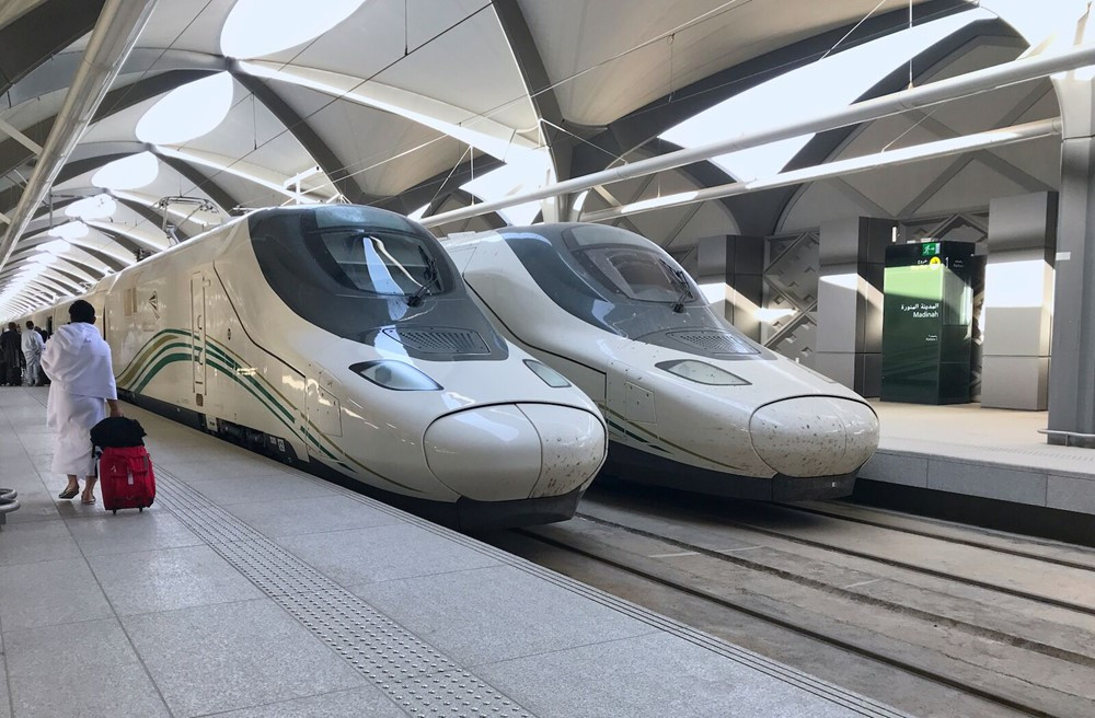 Kỳ tích đường sắt cao tốc huyết mạch xuyên sa mạc: Dài 450km, vận tốc 300km/h, vốn đầu tư gần 440.000 tỷ đồng - ảnh 2