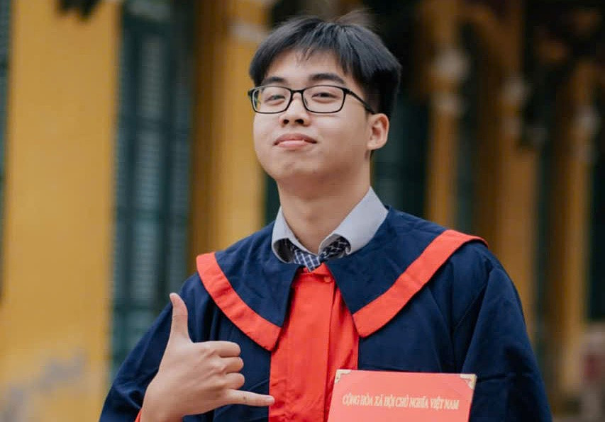 Ngôi trường chuyên Đại tướng Võ Nguyên Giáp từng theo học, vừa có thủ khoa kép duy nhất của kỳ thi THPT Quốc gia 2025 - ảnh 1