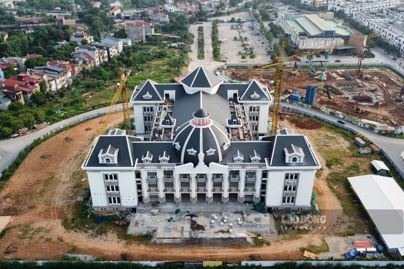 Chỉ hơn 1 tháng nữa, địa phương giáp nhiều tỉnh thành nhất Việt Nam sẽ khánh thành nhà văn hóa nghệ thuật quy mô 1.000 chỗ ngồi- Ảnh 1.