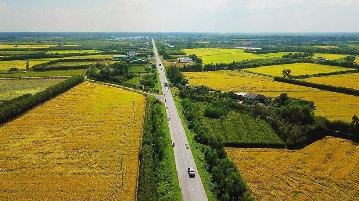 Thủ tướng yêu cầu cán bộ xuống cơ sở gỡ nút thắt về đất đai, sổ đỏ- Ảnh 1. Thủ tướng yêu cầu cán bộ xuống cơ sở gỡ nút thắt về đất đai, sổ đỏ- Ảnh 1.
