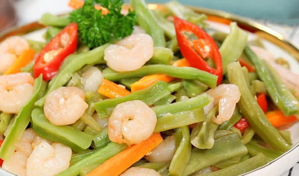 Ở chợ có loại rau trông 'như nắm cỏ', từng chỉ dùng cho vua chúa, nay được săn đón với giá 'đắt hơn thịt': Dân sành ăn đổ xô tìm mua