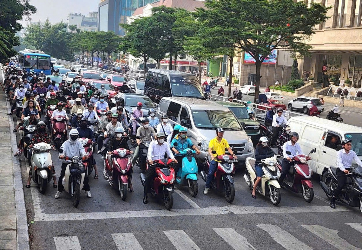 Hà Nội: Người dân được hỗ trợ lên đến 5 triệu đồng khi đổi từ xe máy xăng sang xe điện