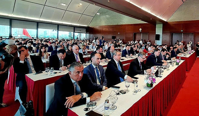 Quốc gia đã hút 360 tỷ USD vốn đầu tư muốn cùng Việt Nam chia sẻ kinh nghiệm về đường sắt, hàng không