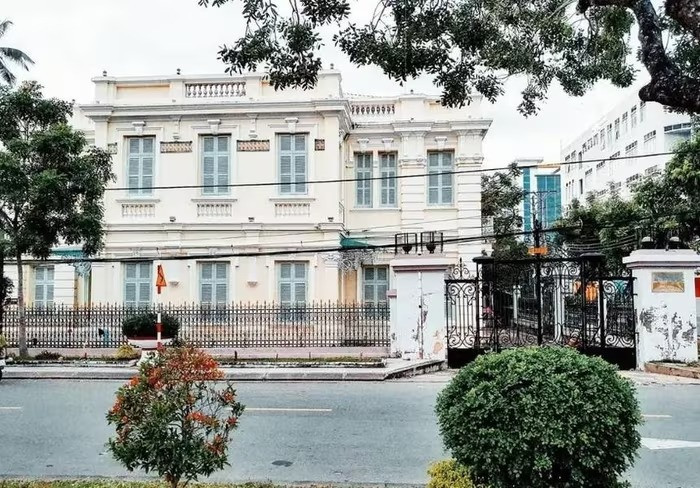 Dinh thự của vị công tử từng tiêu hết 5 tấn vàng: Hơn 100 năm vẫn lộng lẫy, không gian sống chứng minh cho cuộc sống xa xỉ- Ảnh 1. Dinh thự của vị công tử từng tiêu hết 5 tấn vàng: Hơn 100 năm vẫn lộng lẫy, không gian sống chứng minh cho cuộc sống xa xỉ- Ảnh 1.