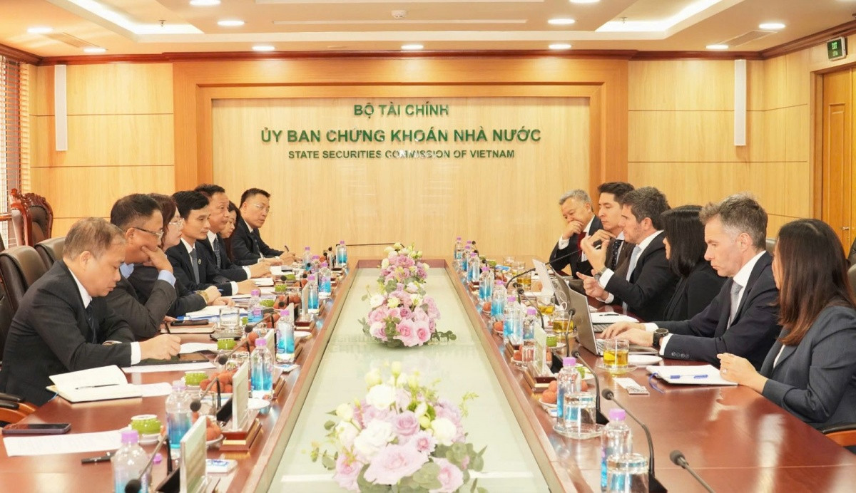 UBCKNN họp bàn với FTSE Russell về nâng hạng thị trường chứng khoán Việt Nam