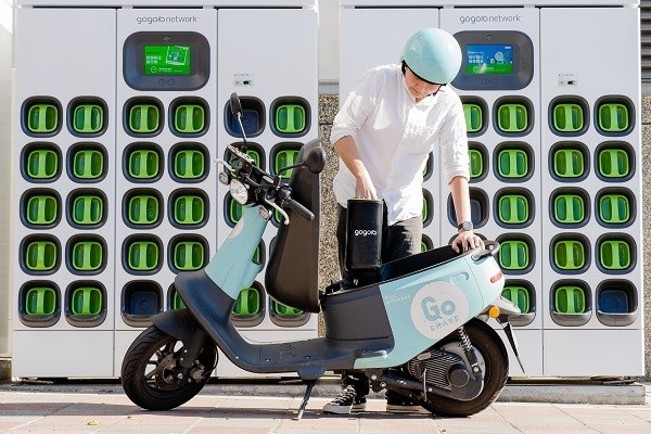 Bí quyết giúp xe máy điện tại hòn đảo này 'sạc đầy pin' chỉ trong vài giây, người dân vô tư tạm biệt xe xăng