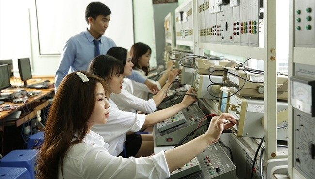 Ngành học Việt Nam cần 100.000 nhân sự/năm, sinh viên chưa ra trường đã có việc, lương khởi điểm 18 triệu
