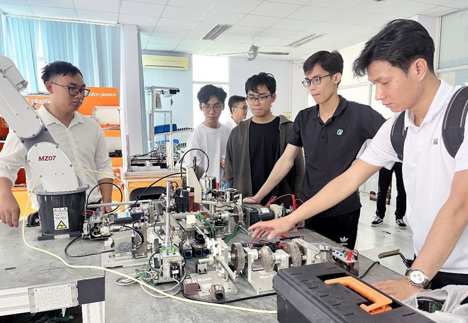 Tin vui, sinh viên học 4 ngành này sẽ được miễn hoàn toàn học phí nếu học tại tỉnh lớn thứ hai cả nước - ảnh 2