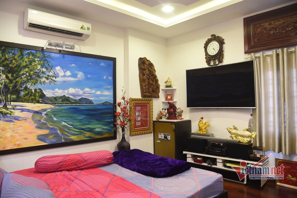 Biệt thự 3 tầng lầu của 'vua màn bạc' thập niên 90: Tọa lạc ở khu phố đắc địa, nội thất chuẩn 5 sao, sân vườn xanh mát- Ảnh 3.