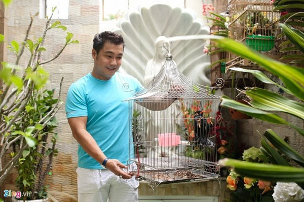 Biệt thự 3 tầng lầu của 'vua màn bạc' thập niên 90: Tọa lạc ở khu phố đắc địa, nội thất chuẩn 5 sao, sân vườn xanh mát- Ảnh 6.