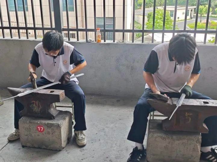 Ngành học 'đập sắt' ra tiền: Chỉ tuyển 30 người mỗi năm, miễn học phí, gần như 100% có việc sau tốt nghiệp