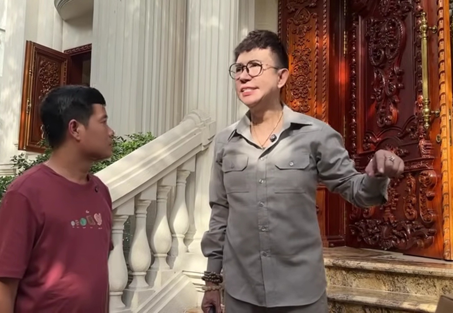 Dinh thự nghìn tỷ của ‘bà tám’ Long Nhật: Nội thất cầu kỳ từ gỗ quý, thiết kế như hoàng gia- Ảnh 2.