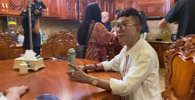 Dinh thự nghìn tỷ của ‘bà tám’ Long Nhật: Nội thất cầu kỳ từ gỗ quý, thiết kế như hoàng gia- Ảnh 4.