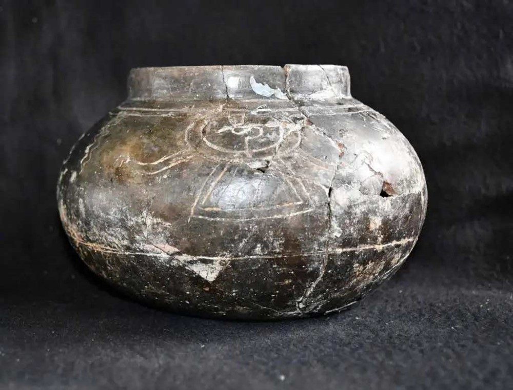 Phát hiện ra ngôi mộ chứa đầy kho báu hàng nghìn năm tuổi, chủ nhân là vị vua huyền thoại - ảnh 2