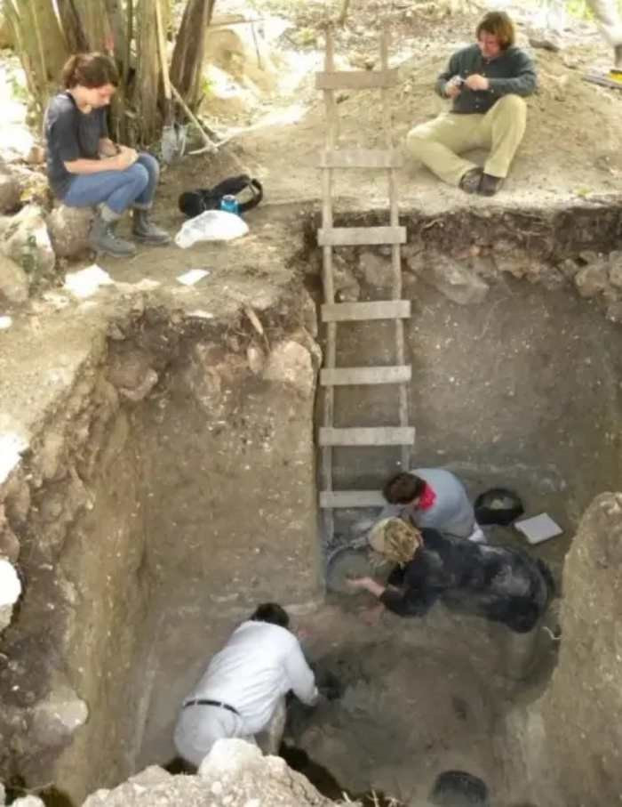 Phát hiện ra ngôi mộ chứa đầy kho báu hàng nghìn năm tuổi, chủ nhân là vị vua huyền thoại - ảnh 5