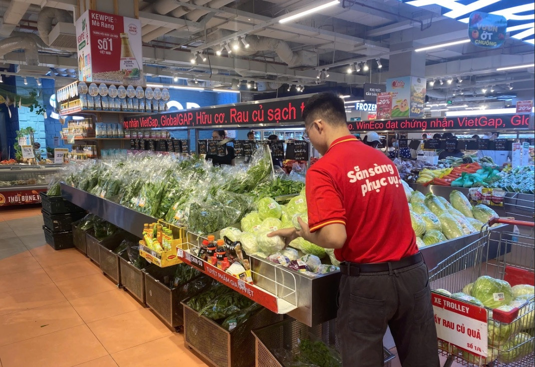 Siêu thị WinMart chủ động tăng dự trữ hàng thiết yếu, cam kết bình ổn giá trước bão số 3