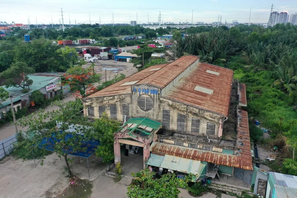 Hai ngôi chợ ngốn hơn 3 tỷ đồng rồi để cỏ mọc um tùm suốt 20 năm tại TP.HCM