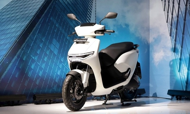 Cấm xe xăng từ 1/7/2028, 2 ‘ông lớn’ Honda và Yamaha đồng loạt ra mắt xe máy điện: Giá chỉ từ 26,9 triệu, đi được bao xa, có lợi thế gì về sạc?