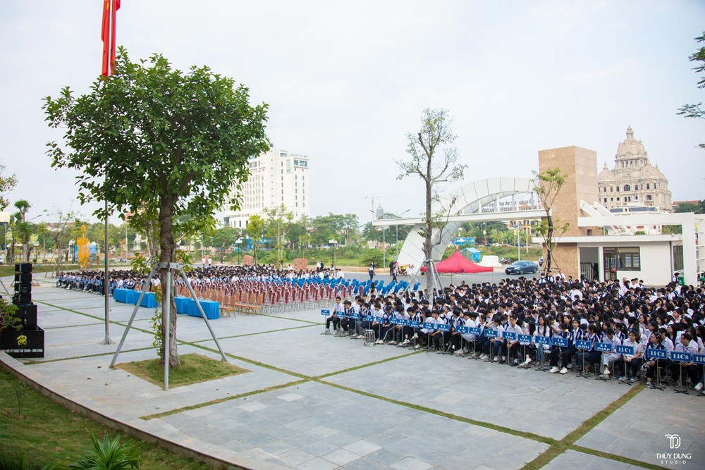 Ngôi trường chuyên 450 tỷ mang tên vua Hùng, đào tạo thủ khoa đạt điểm tuyệt đối 30/30, hơn 1.400 học sinh giỏi quốc gia - ảnh 3